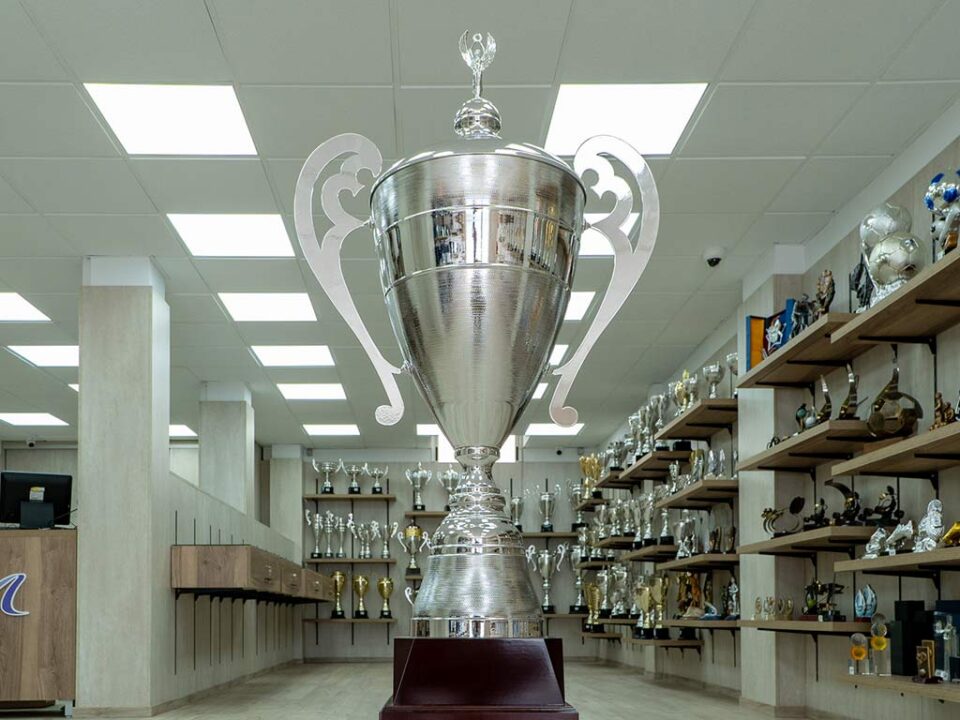 Trofeo mas grande y prestigioso de la tienda Trofeos Medina