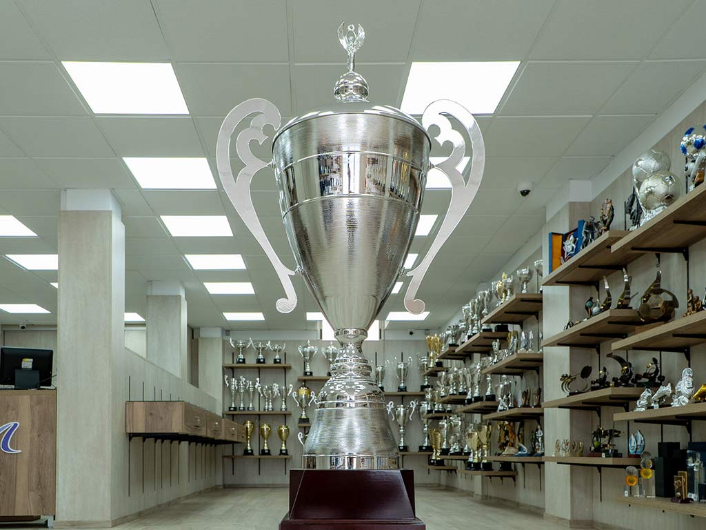 Trofeo mas grande y prestigioso de la tienda Trofeos Medina